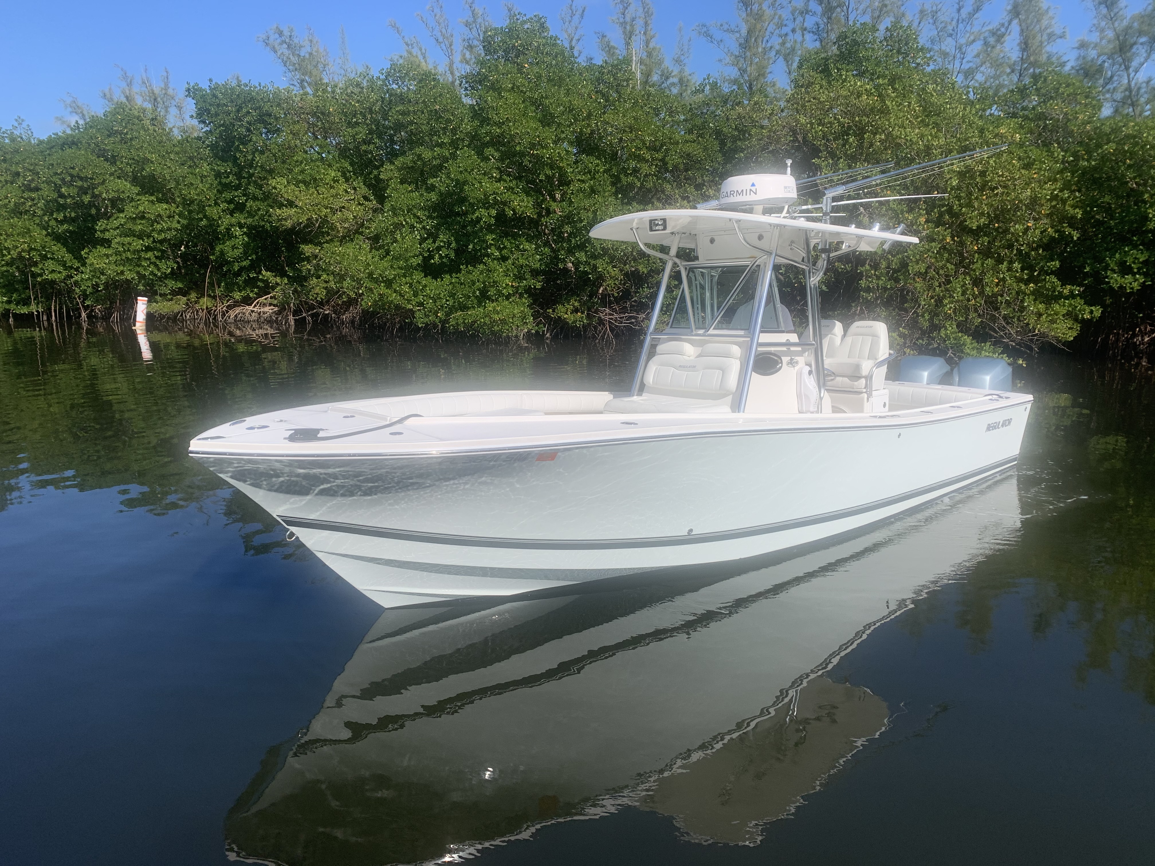 26' 2010 Regulator 26 Fs