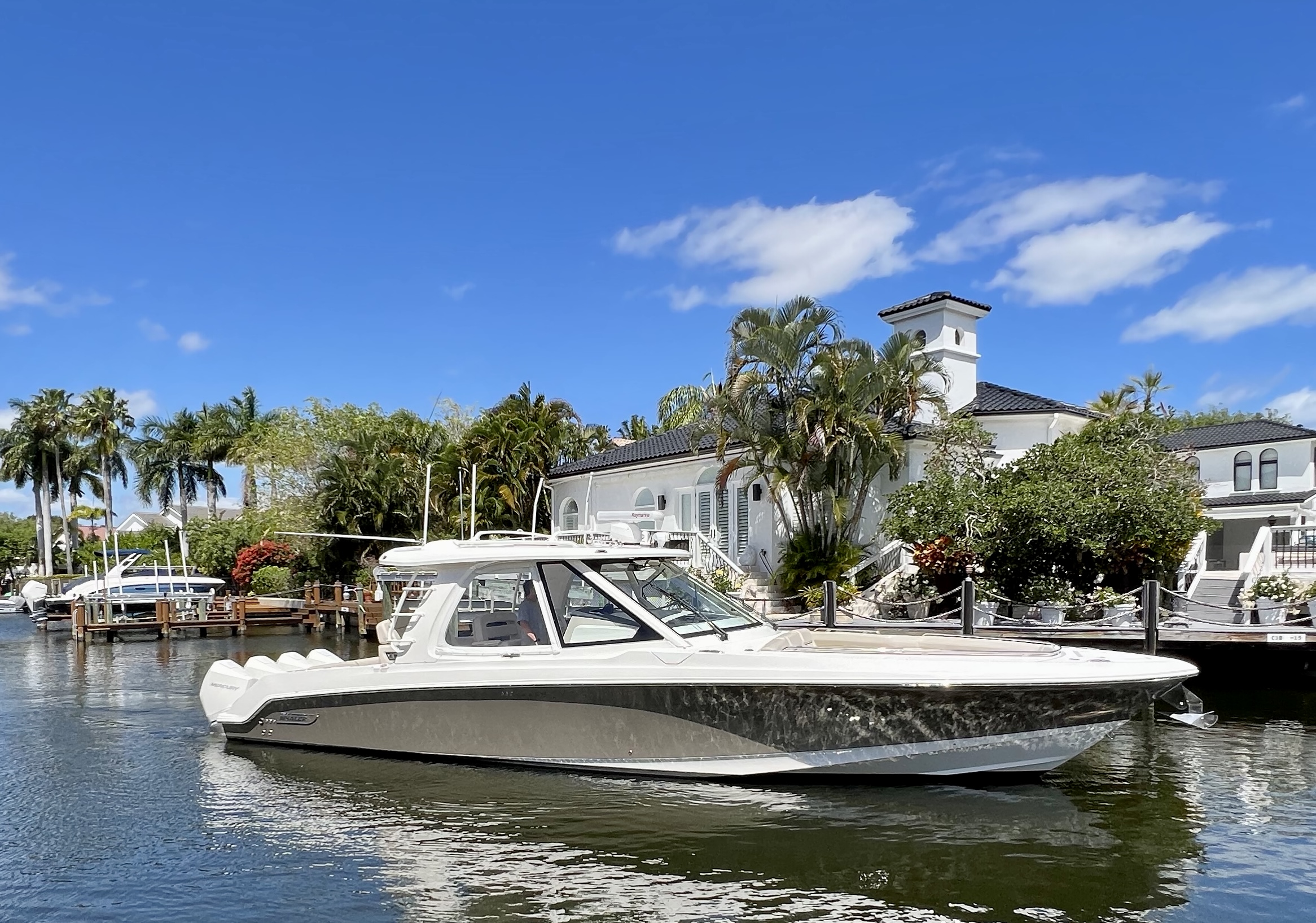 38' 2020 Boston Whaler 380 Realm