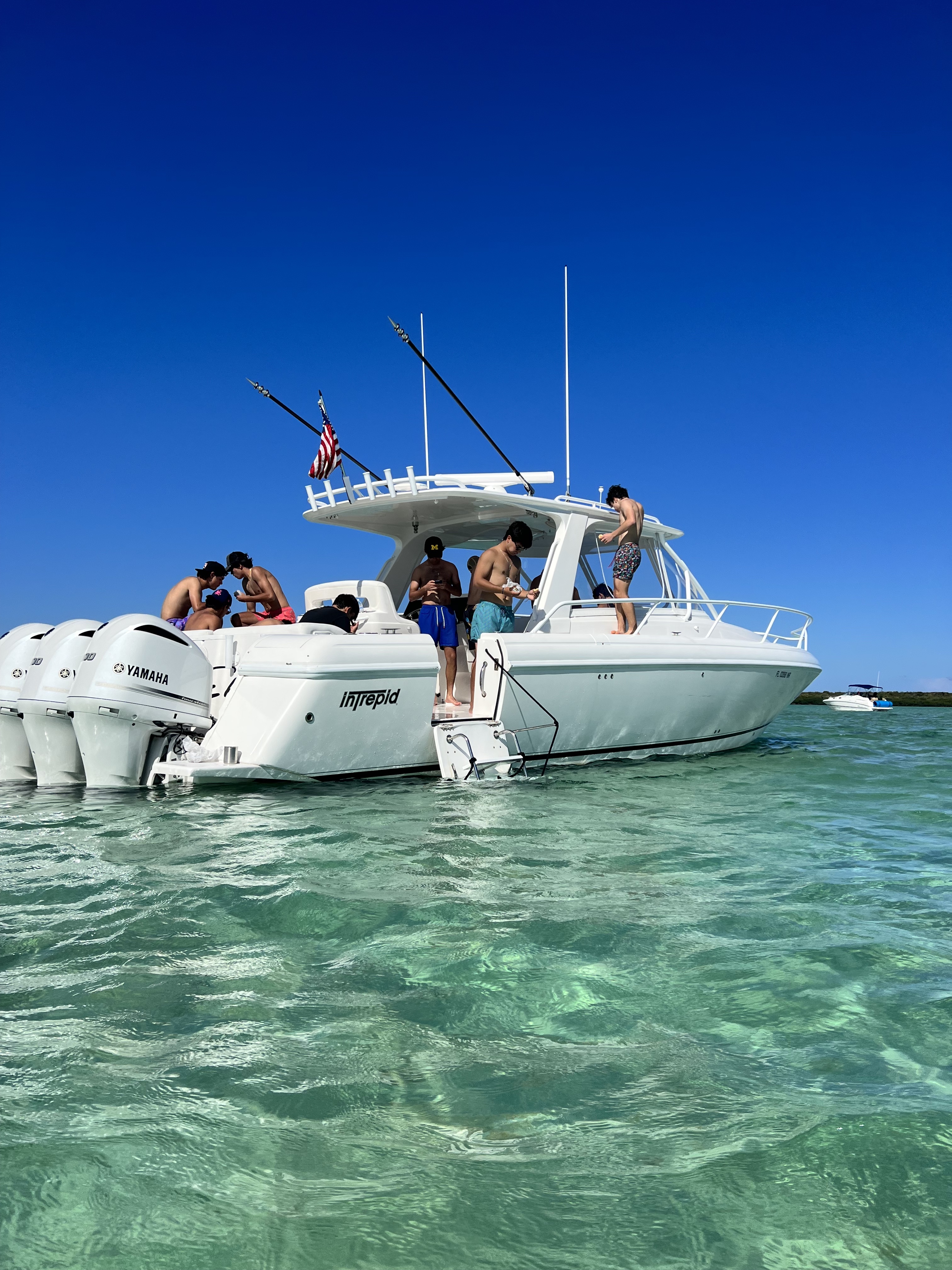 39' 2008 Intrepid 390 Sport Yacht