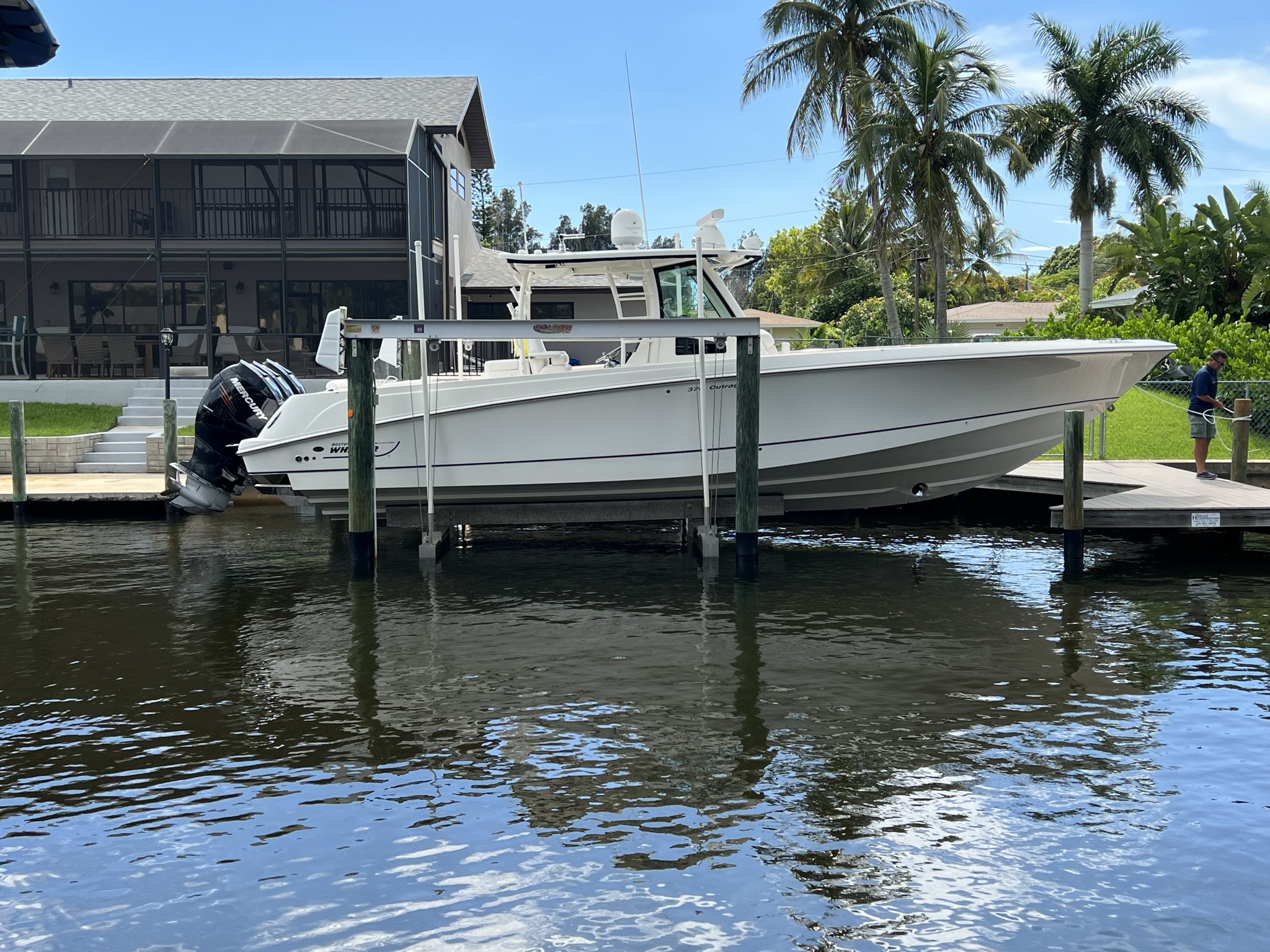 37' 2013 Boston Whaler 370 Outrage