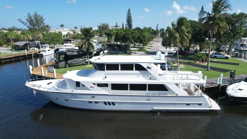 82' 2006 Jefferson Starship Pilothouse