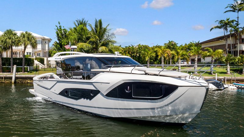 48' 2022 Absolute 48 Coupe
