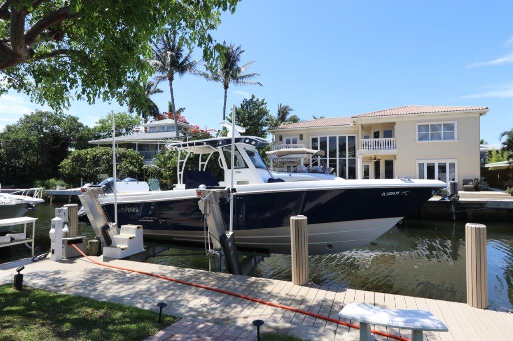 32' 2011 Everglades 325