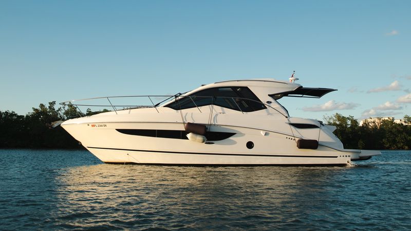 35' 2019 Sea Ray 350 Coupe