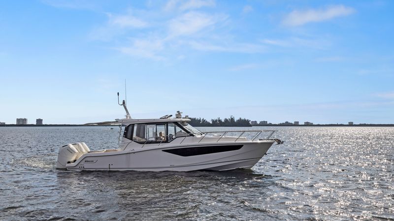 40' 2022 Boston Whaler 405 Conquest