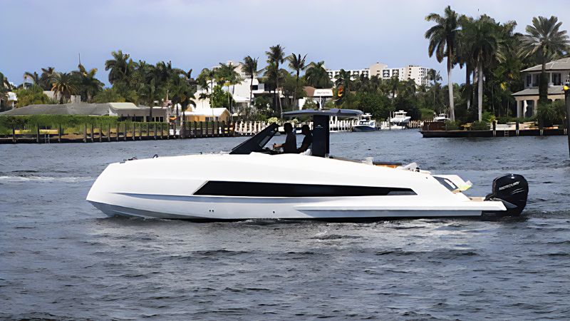 37' 2023 Astondoa 377 Coupe Outboard