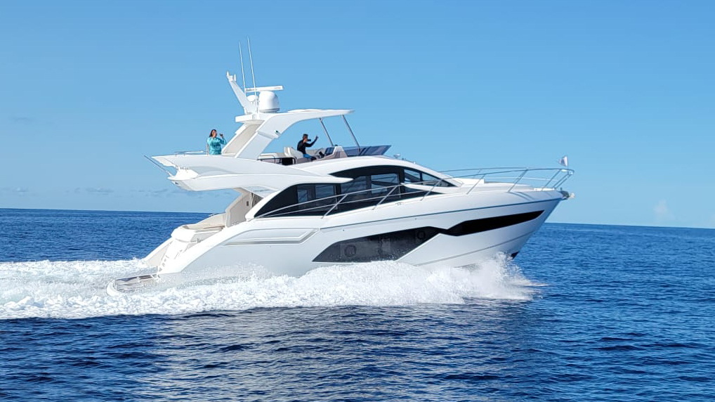 52' 2018 Sunseeker Manhattan