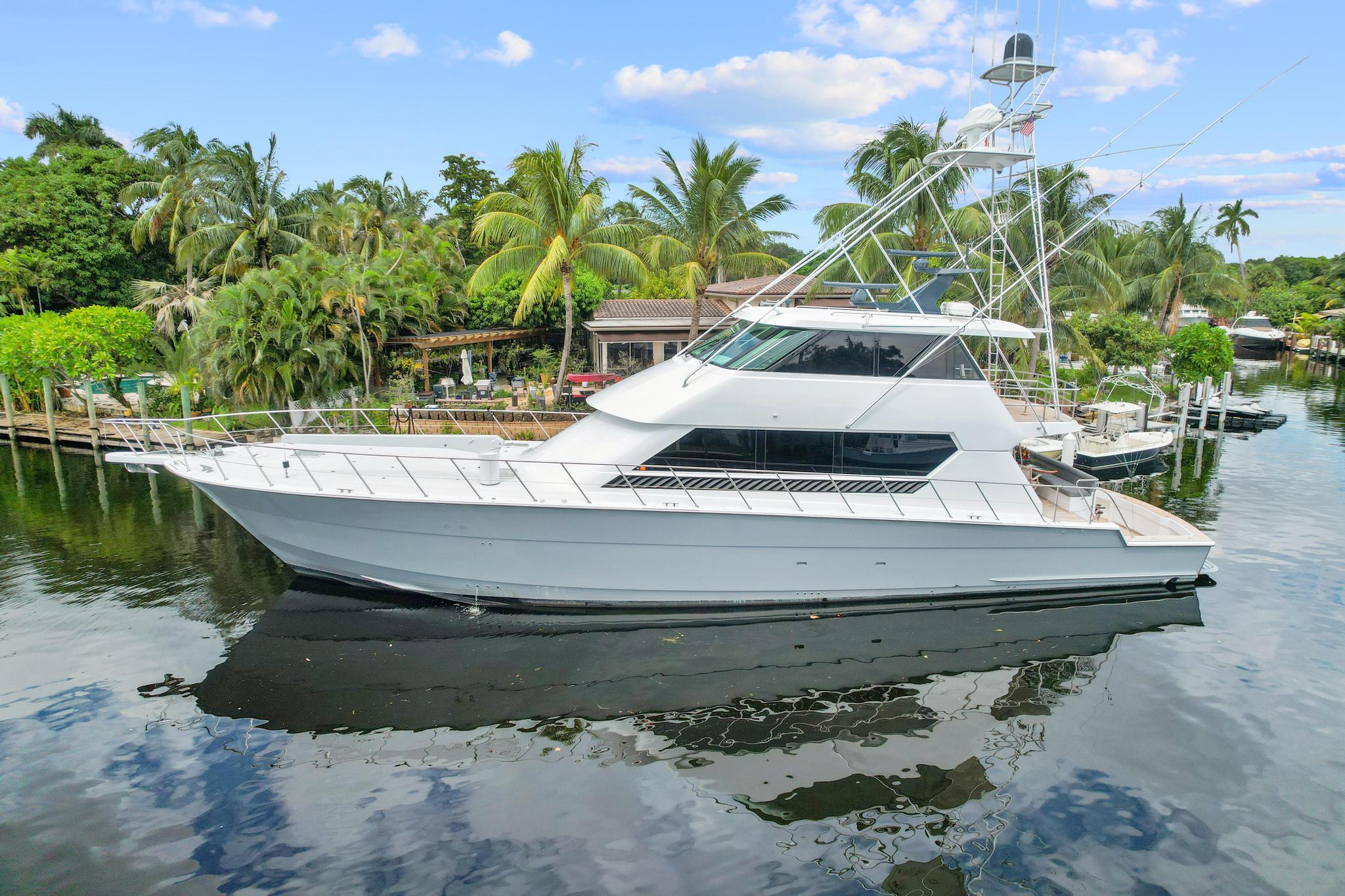 82' 1998 Hatteras 82 Convertible