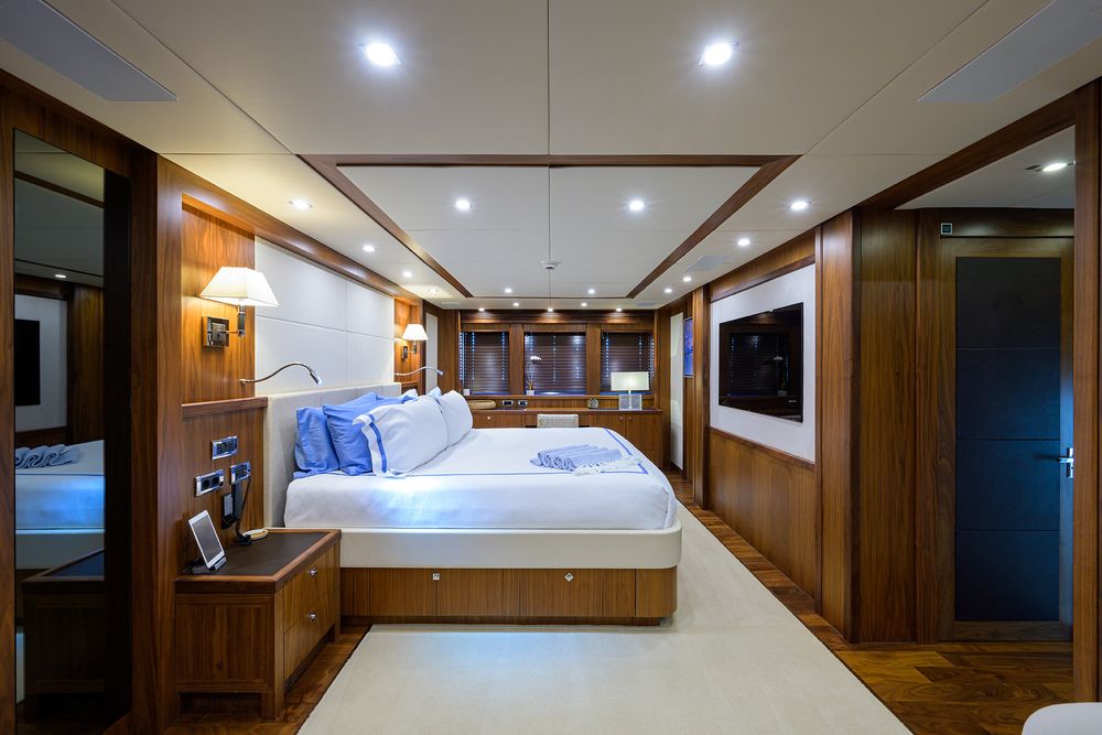 Introducing Sullivan’s Island: A Luxurious 121’ 2009 Sunseeker Tri-Deck Yacht