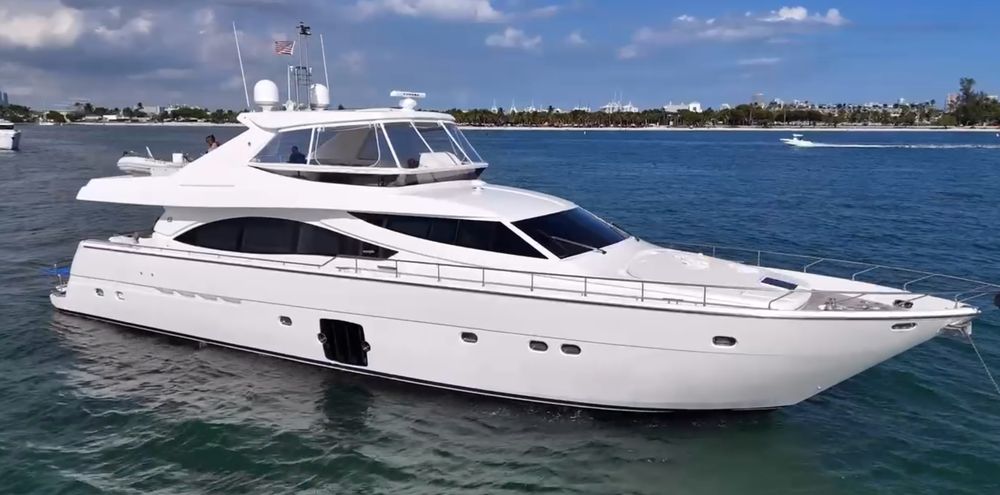 The 83’ Ferretti - Classic and Comfortable 