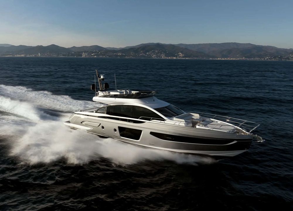 Azimut 70' – Italian Elegance Afloat