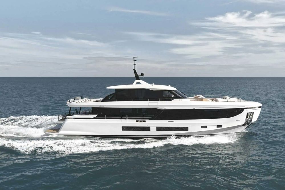 Azimut 94' – Born for the Ocean