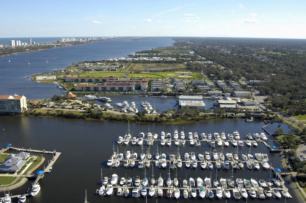 Dock & Dine: Daytona Marina & Boat Works Daytona Beach, FL