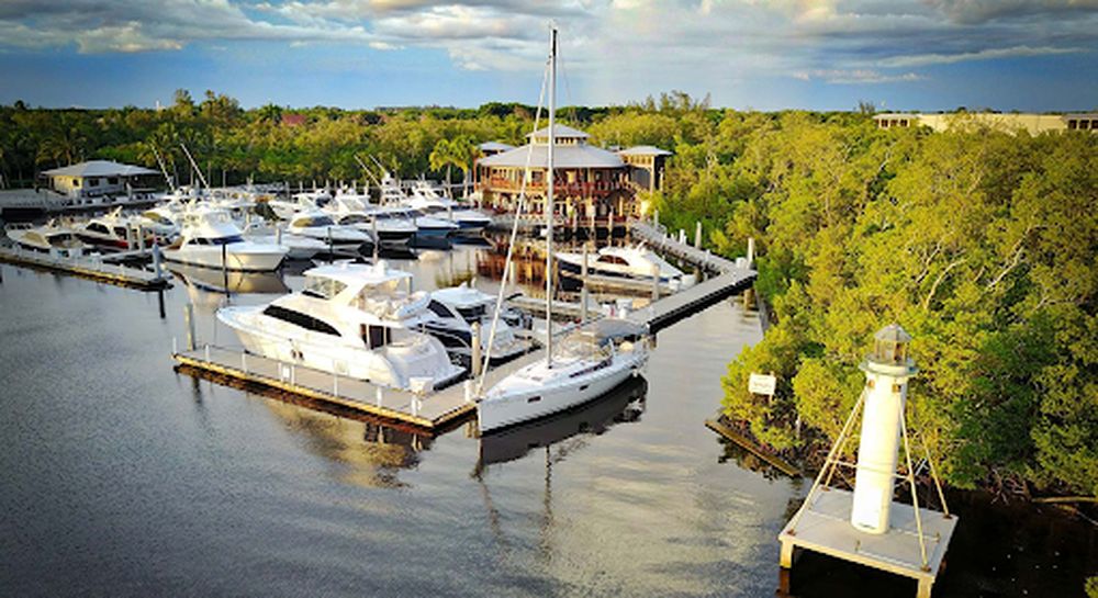 Dock & Dine: Hamilton Harbor Yacht Club Naples, FL