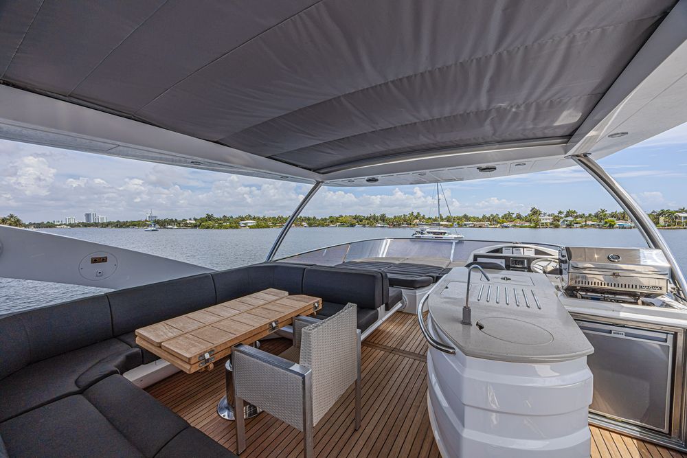 New to the market: 75' 2017 Sunseeker 75 Yacht