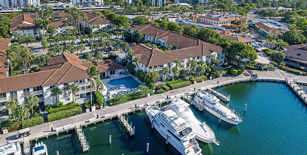 Dock & Dine: Waterways Marina Aventura, FL