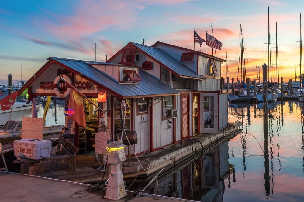 Dock & Dine: Alice’s on Bayview