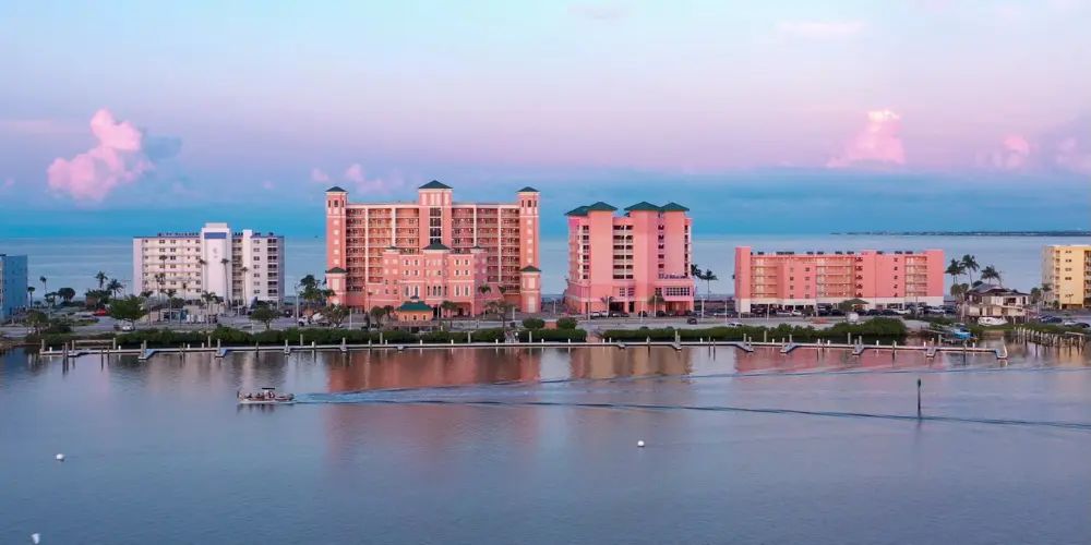Dock & Dine: Pink Shell Marina & Resort Fort Myers Beach, FL