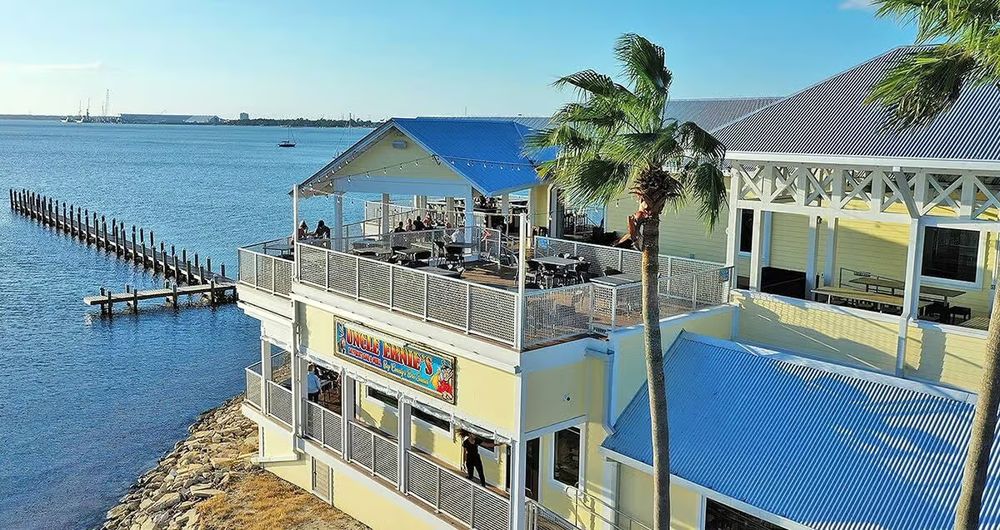 Dock & Dine: Uncle Ernie’s Bayfront Bar & Grill