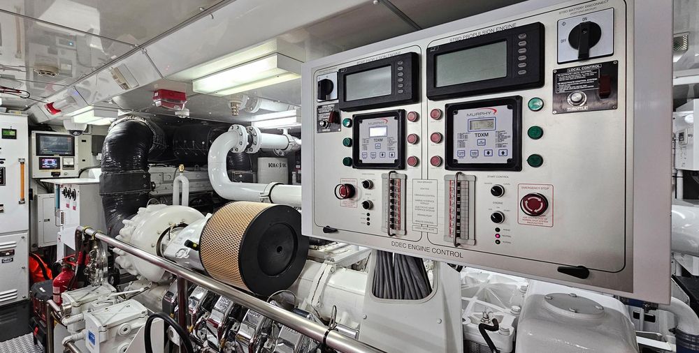 How do I confirm the condition of a boat I want to purchase?