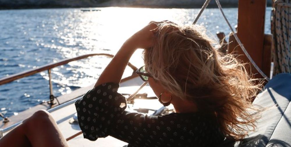 What to Wear to a Boat Show: A Woman’s Style Guide