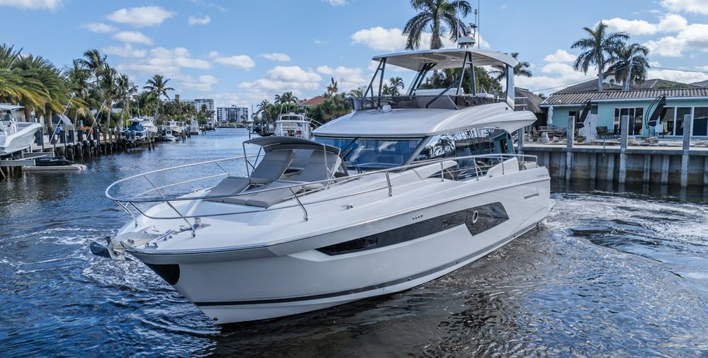 ON DISPLAY AT FLIBS – JUST REDUCED!! - 52' 2021 PRESTIGE 520 FLYBRIDGE
