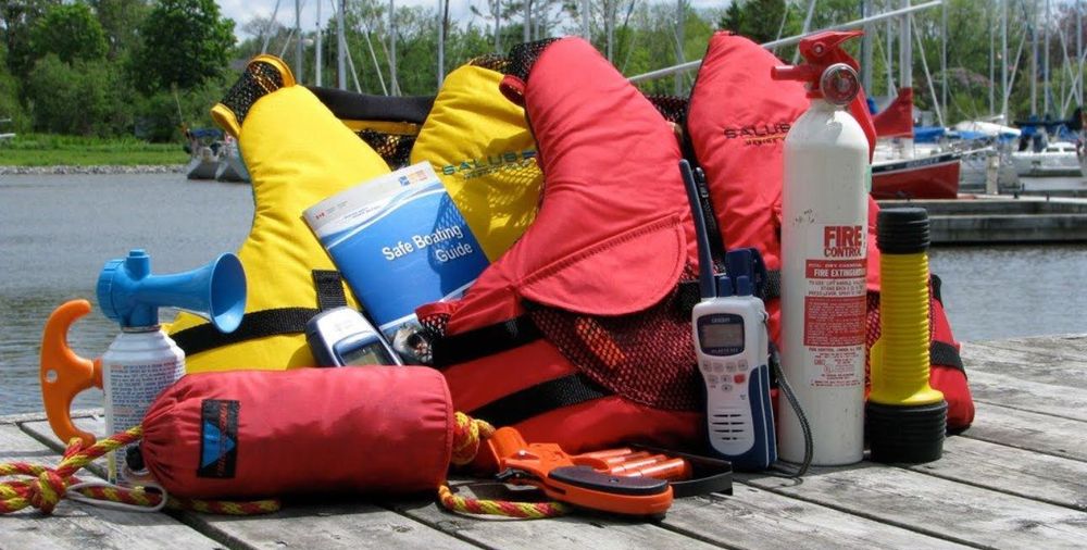 How to build a safety kit for a boat day