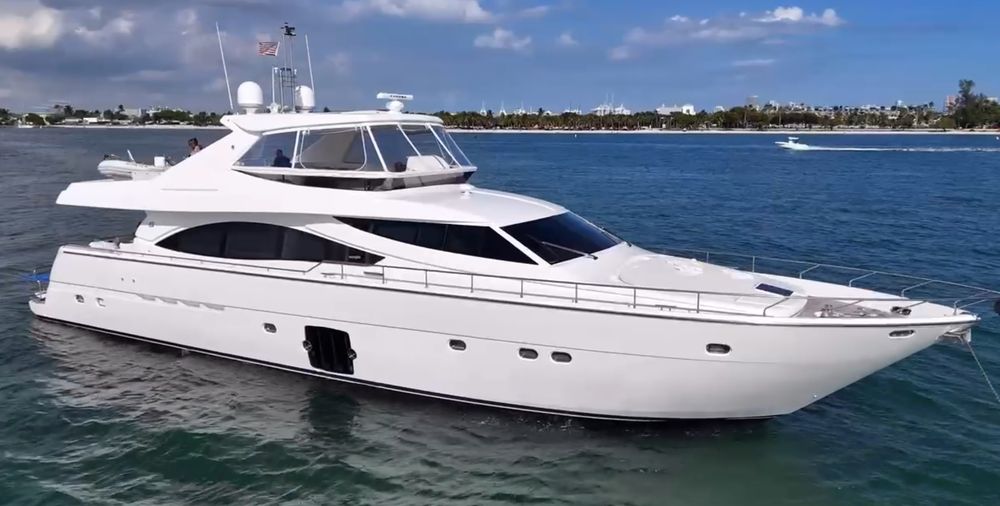 The 83’ Ferretti - Classic and Comfortable