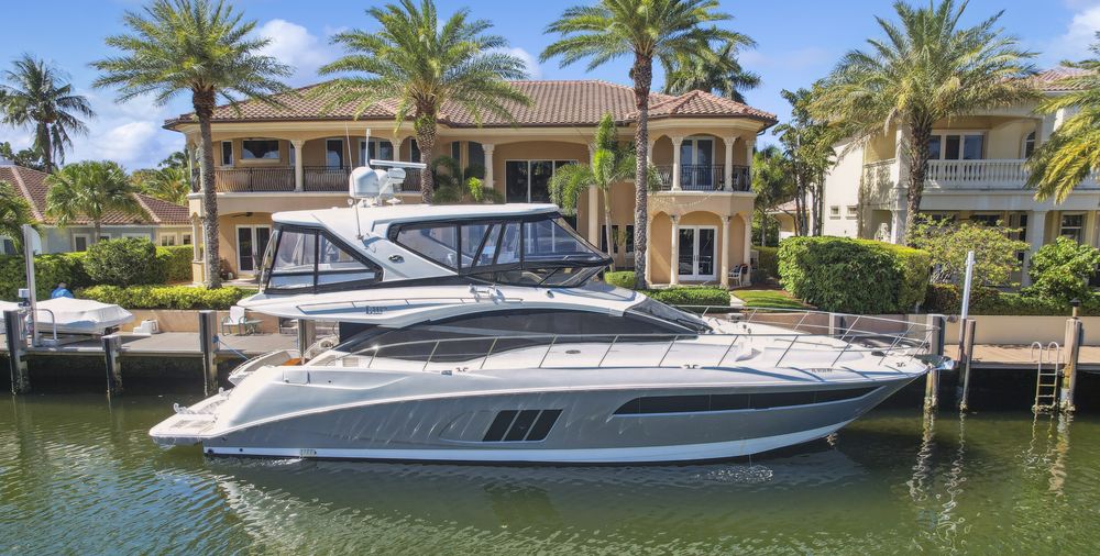 The Sea Ray L590 Flybridge - Born to Perform, Built to Last