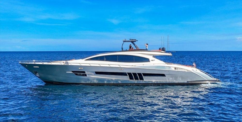 ON DISPLAY AT FLIBS!! - 2010 92' Lazzara LSX 92