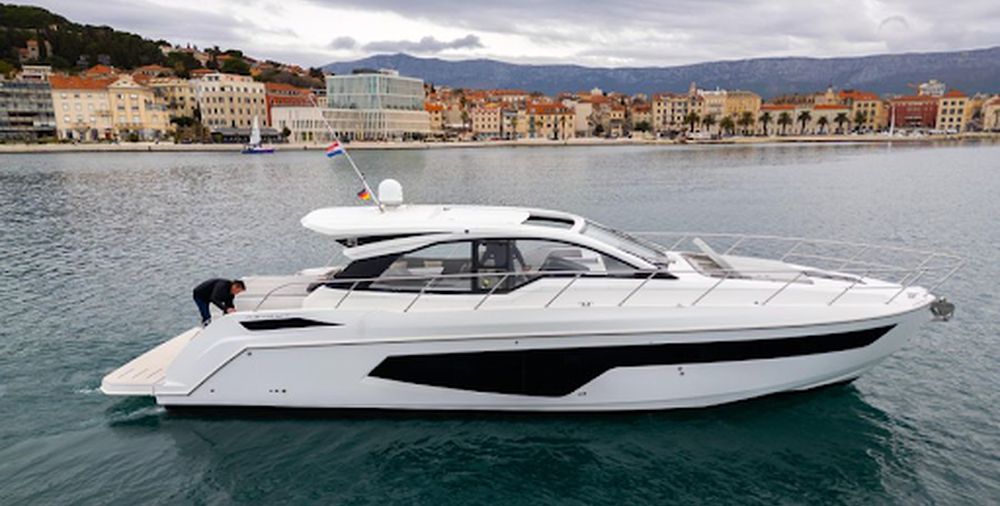 Azimut 51’- A Statement on the Sea