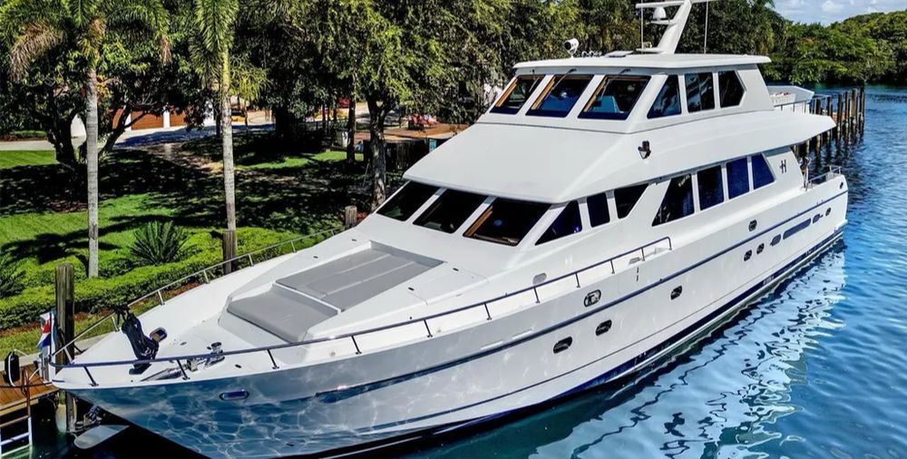 81 FOOTER WITH ELEVATOR - LOCAL TO FLIBS!! - 2003 81' Hargrave Sky Lounge