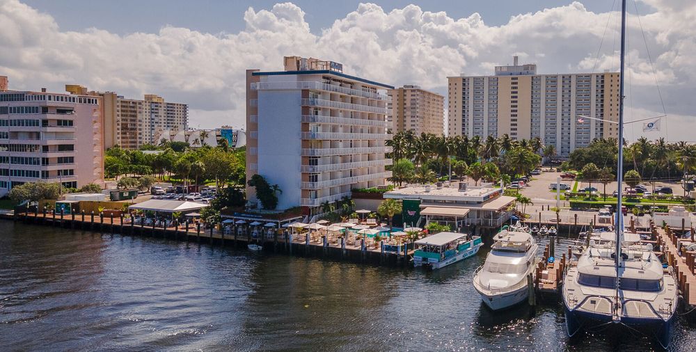 Dock & Dine: Sands Harbor Resort & Marina Pompano Beach, FL