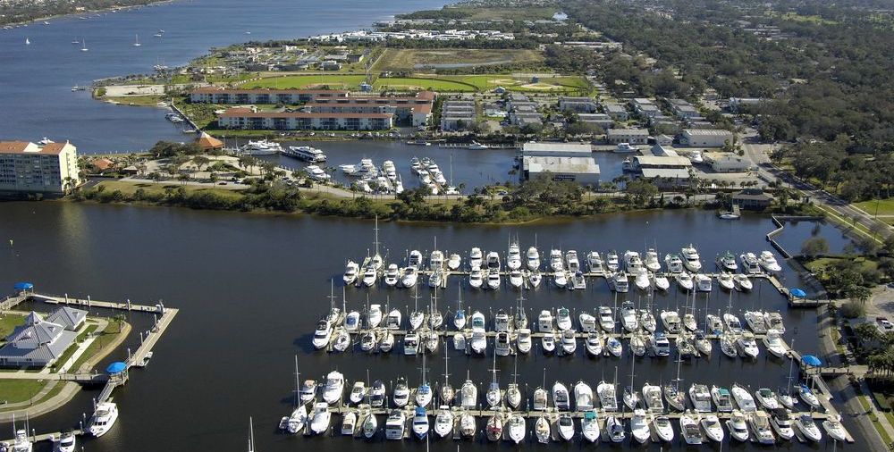 Dock & Dine: Daytona Marina & Boat Works Daytona Beach, FL
