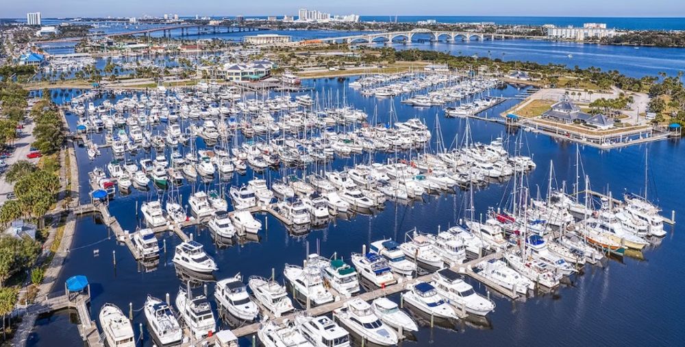 Dock & Dine: Halifax Harbor Marina Daytona Beach, FL