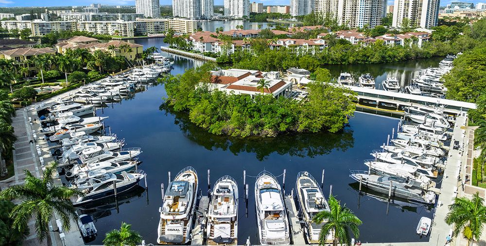 Dock & Dine: Williams Island Marina Aventura, FL