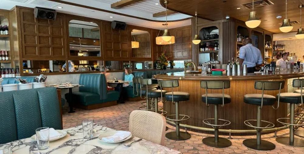 Dock & Dine: The Green Pointe Aventura, FL