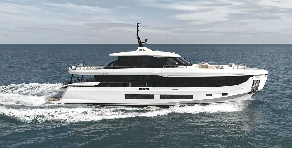 Azimut 94'- Born for the Ocean