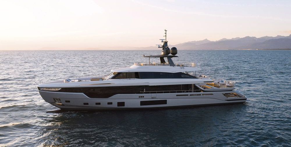 Azimut 125'- Experience True Refinement
