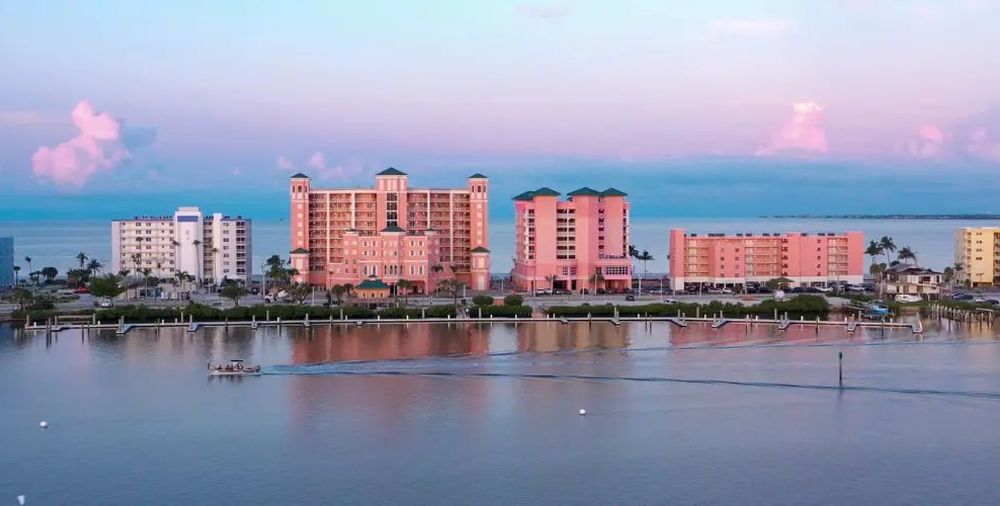 Dock & Dine: Pink Shell Marina & Resort Fort Myers Beach, FL