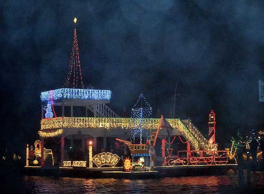 Mark Your Calendars for Florida’s Festive 2020 Holiday Boat Parades