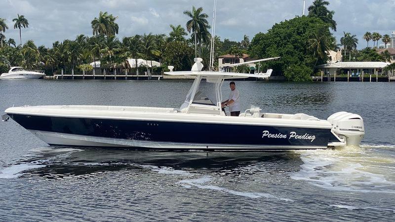 37' 2006 Intrepid 370