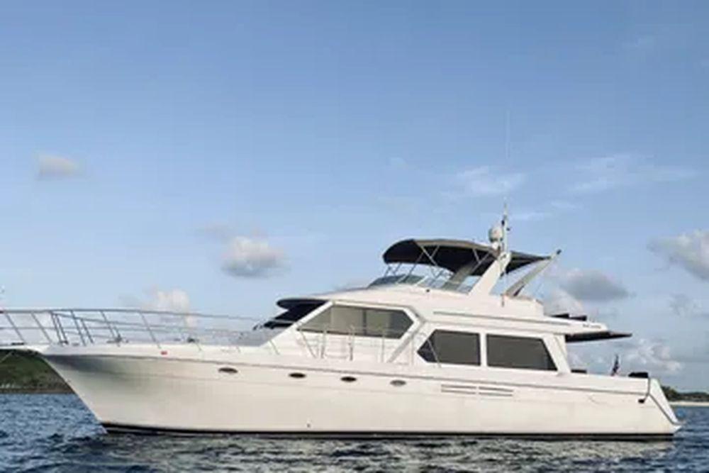 57' 2004 Navigator Rival