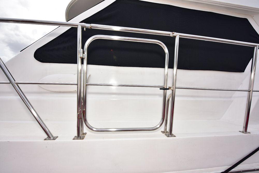 57' 2004 Navigator Rival