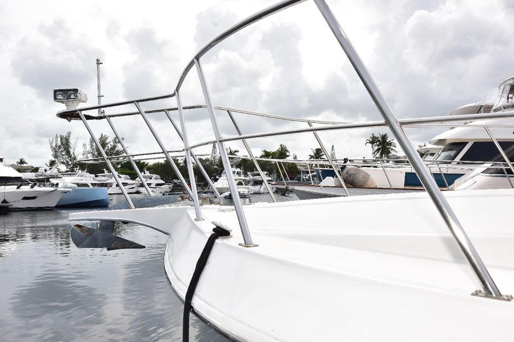 57' 2004 Navigator Rival