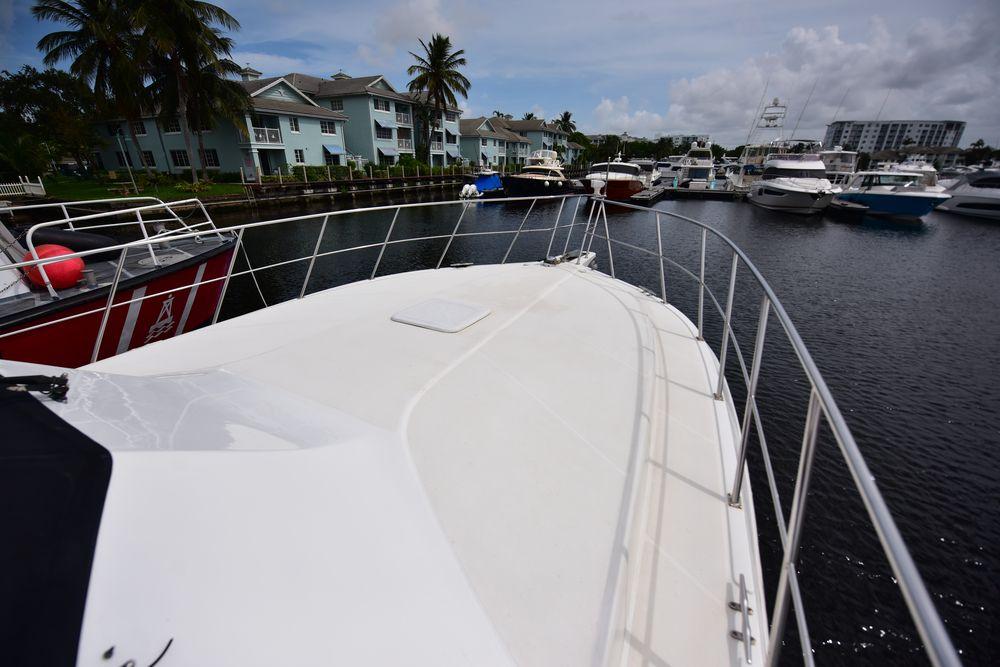 57' 2004 Navigator Rival