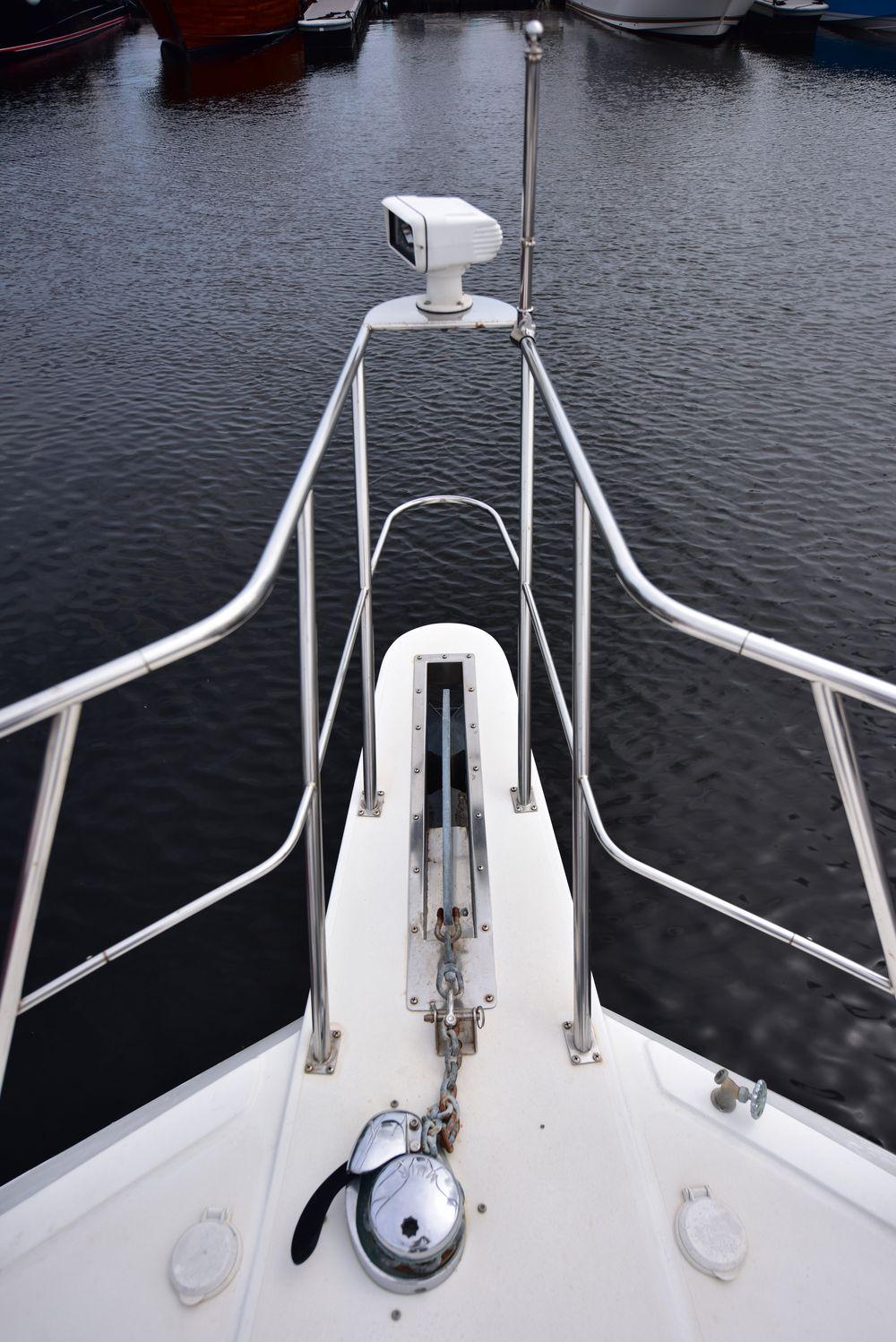 57' 2004 Navigator Rival