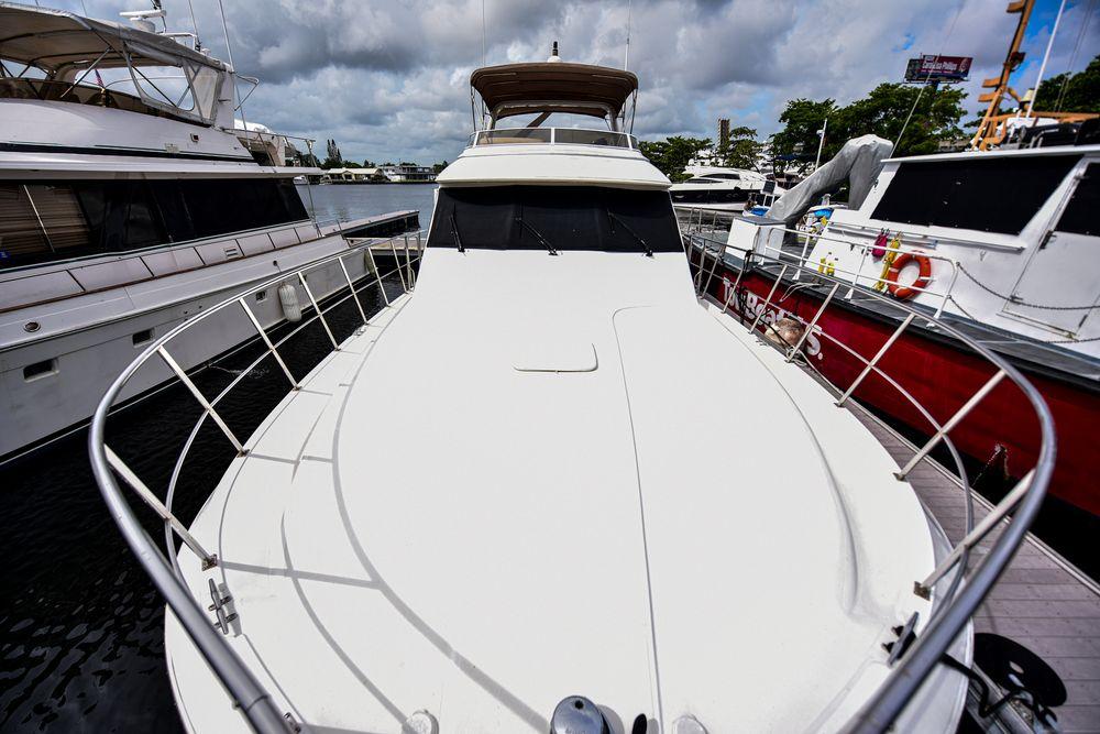 57' 2004 Navigator Rival