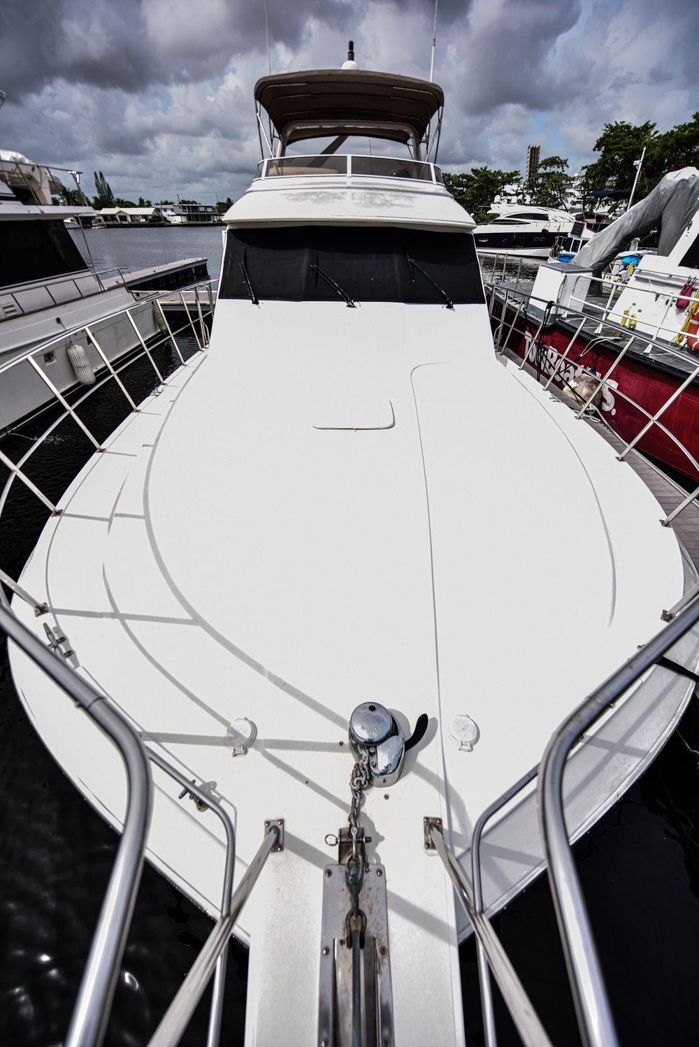 57' 2004 Navigator Rival