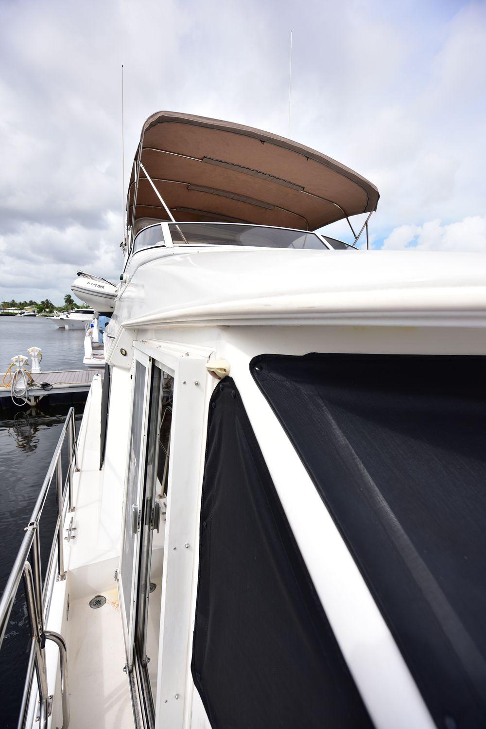 57' 2004 Navigator Rival